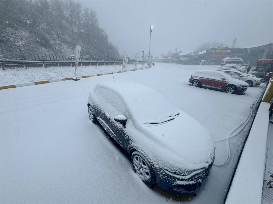 Beklenen kar yağışı başladı, trafik aksıyor 6